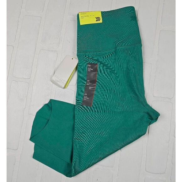 All in motion Sculpt Ultra High Rise Capri XSmall - Picture 3 of 4